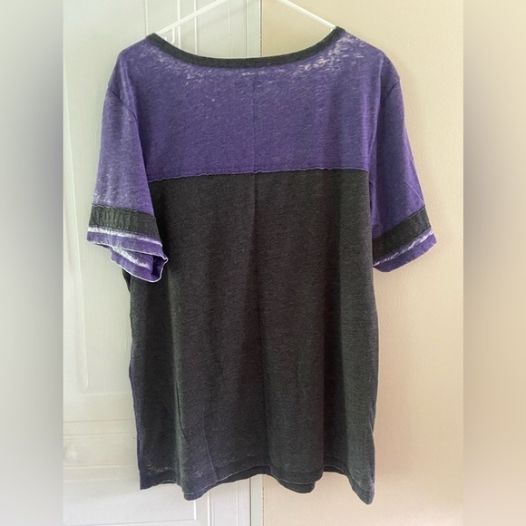 Baltimore Ravens TShirt Womens XXL Distressed Short Sleeve Scoop w/ V cut Purple - Picture 4 of 9